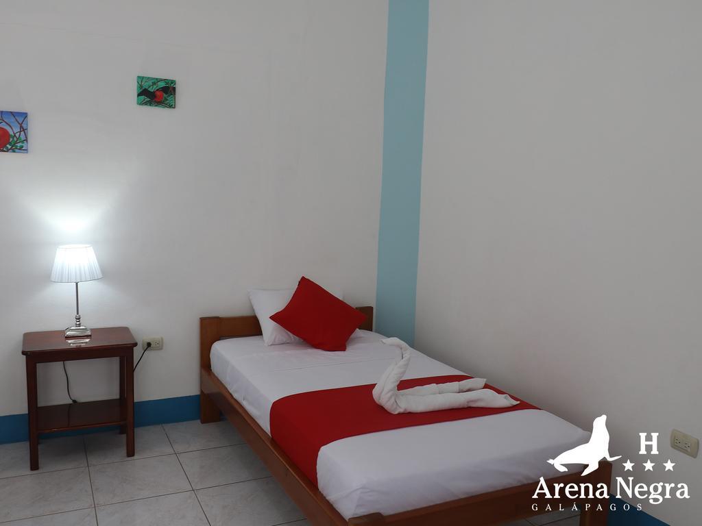 Hostal Arena Negra Puerto Ayora  Bagian luar foto