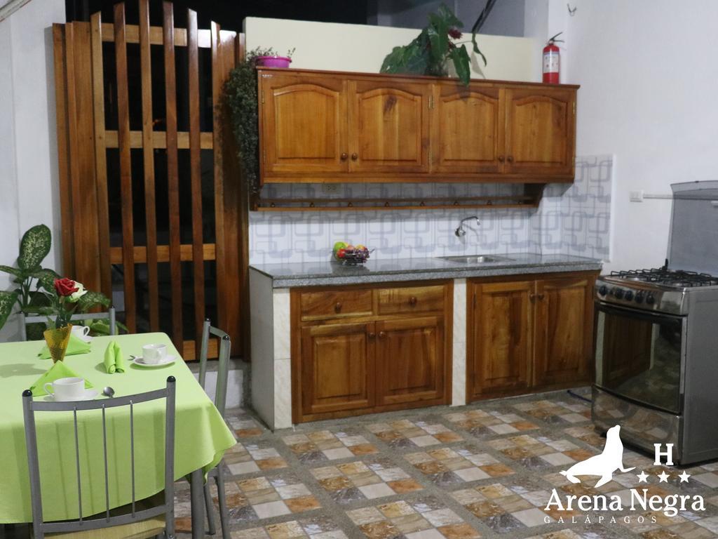 Hostal Arena Negra Puerto Ayora  Bagian luar foto